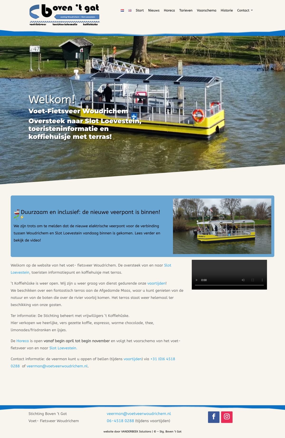 De hele homepage van Voetveer Woudrichem, beweeg erover om te scrollen